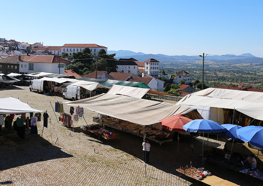 FEIRAS E MERCADOS FEIRAS E MERCADOS